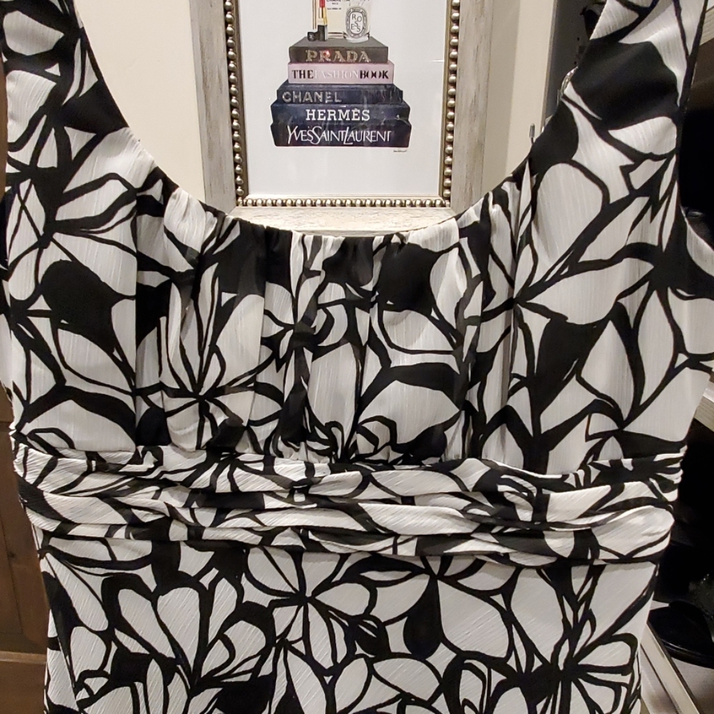 Dress - Picture 2 of 4